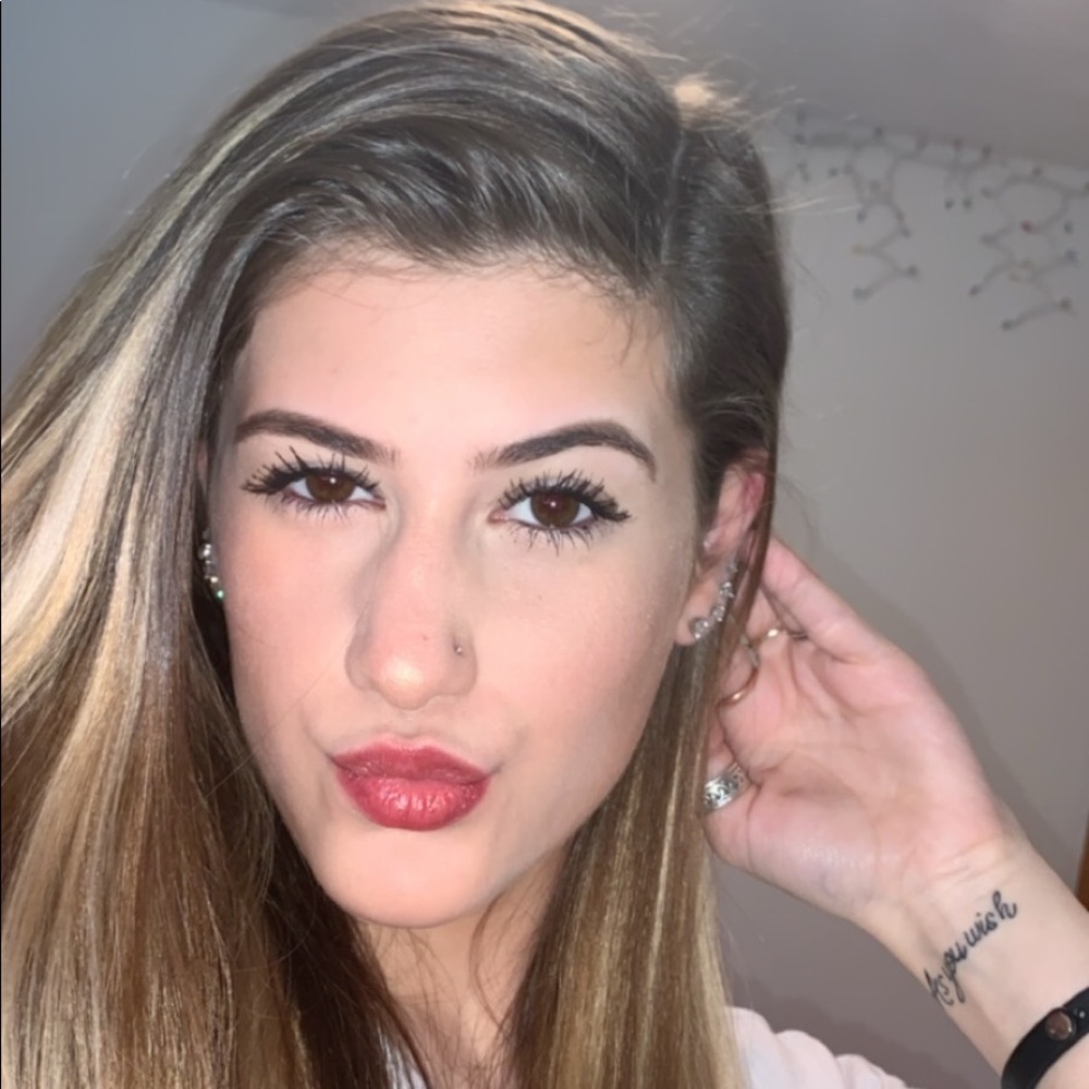 Meet your Posher, Emily